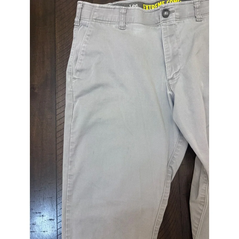 Lee Extreme Comfort Relaxed Fit Gray Chino Pants Mens 36x29 Performance Series